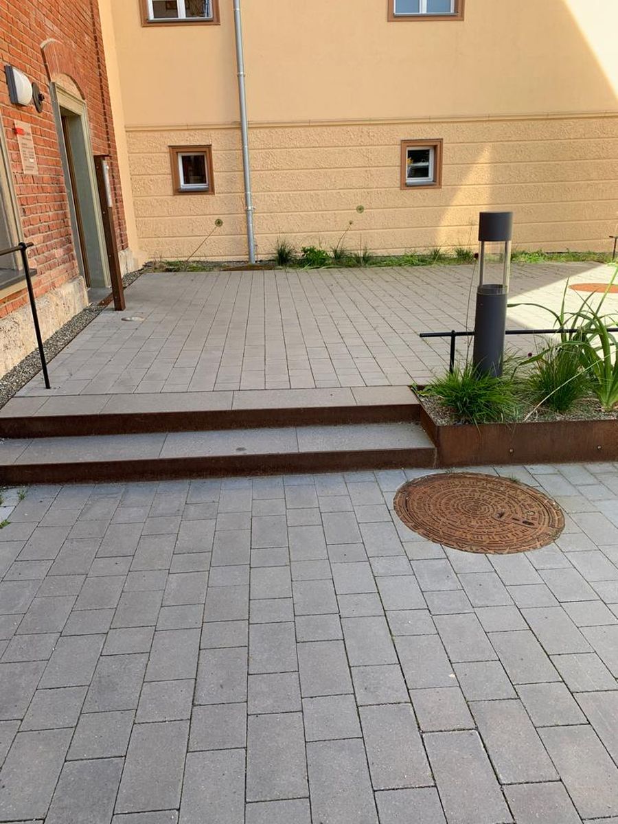 Platzgestaltung mit Pflasterbelag